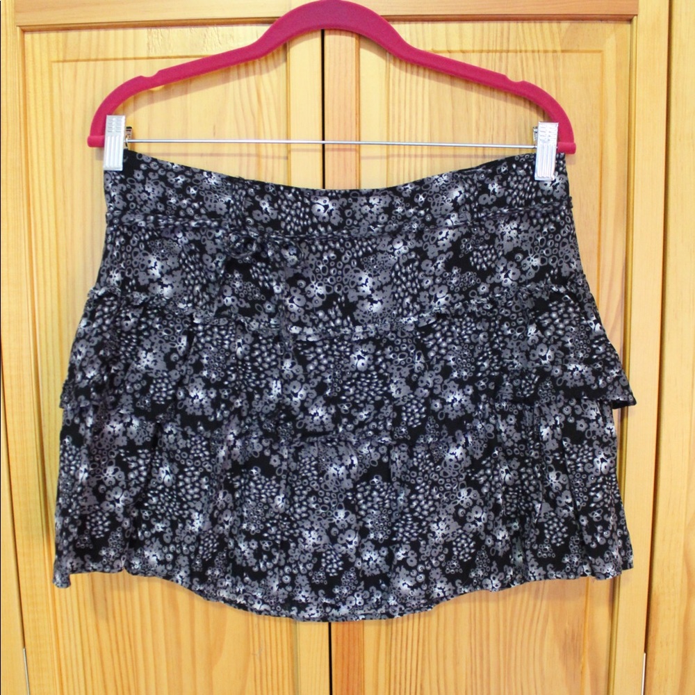 🌼Ruffled floral skirt